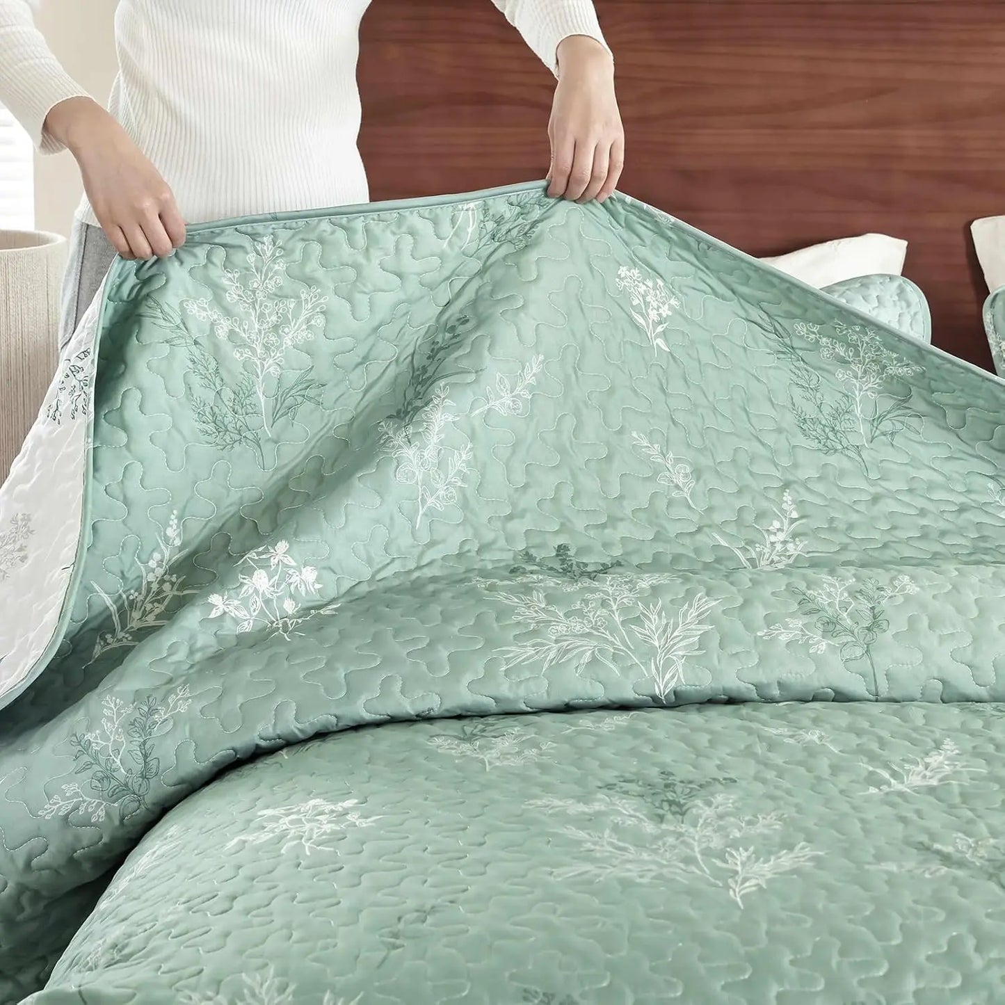 Reversible Floral Quilt Set With Pillow Cases Microfiber Bedding